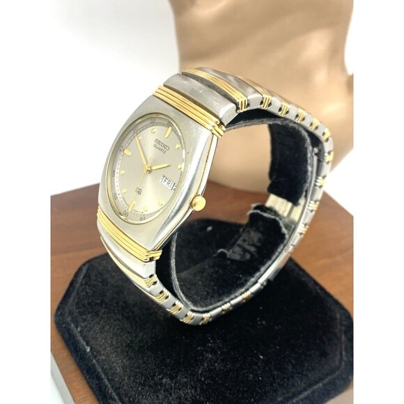 Seiko Men's Watch 5H23-6130 Vintage Quartz Silver Dial Day Date Two Tone Steel - Picture 2 of 14